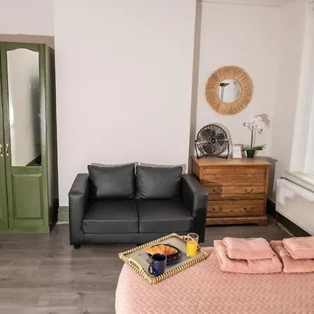 2 Bedroom Flat With Indoor Fireplace In Shepherds Bush, Near White City London Exterior photo