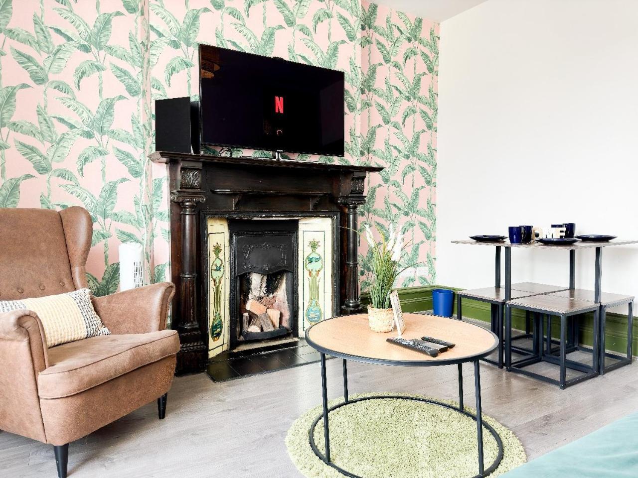 Apartment 2 Bedroom Flat With Indoor Fireplace In Shepherds Bush, Near White London