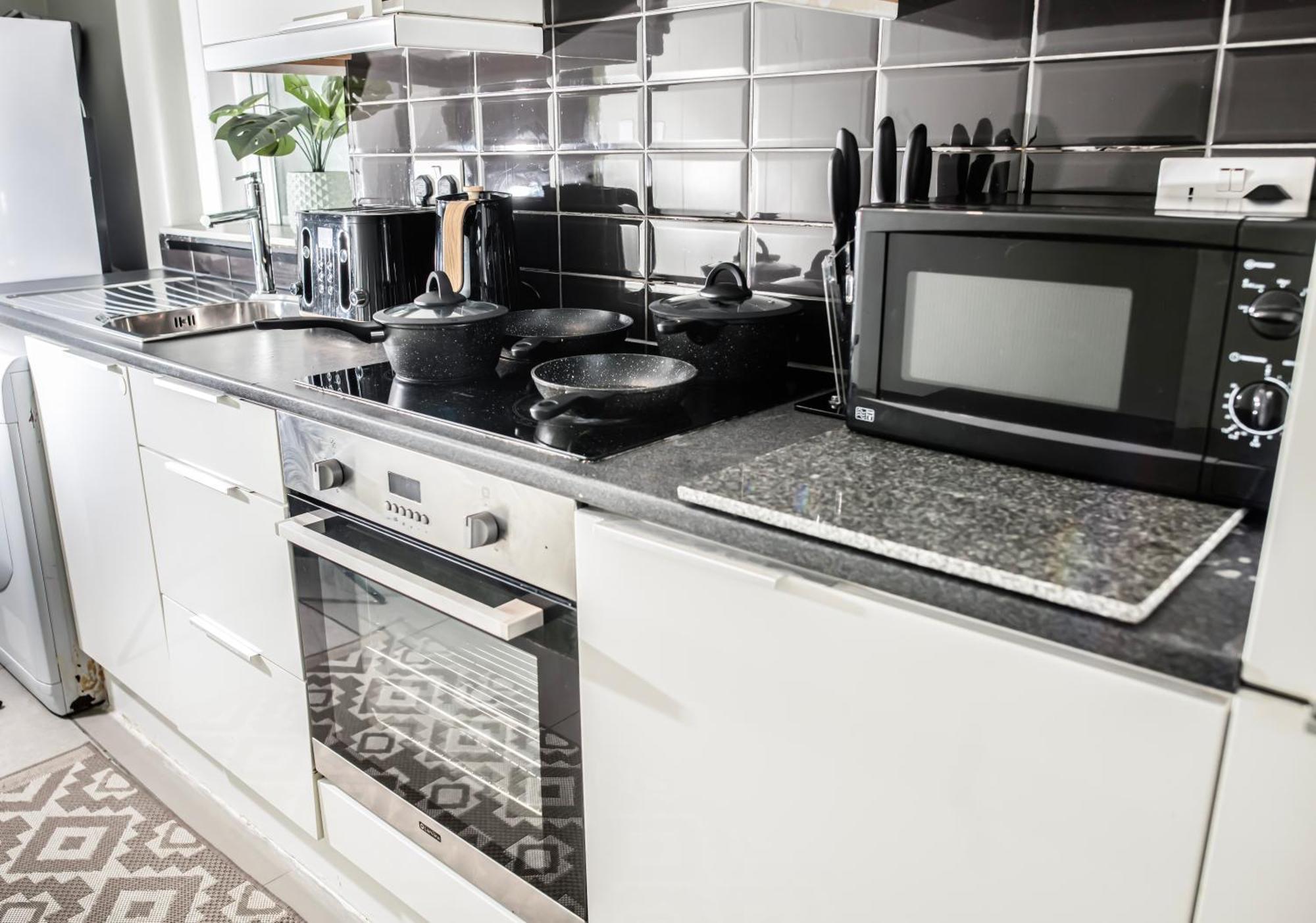 Apartment 2 Bedroom Flat With Indoor Fireplace In Shepherds Bush, Near White