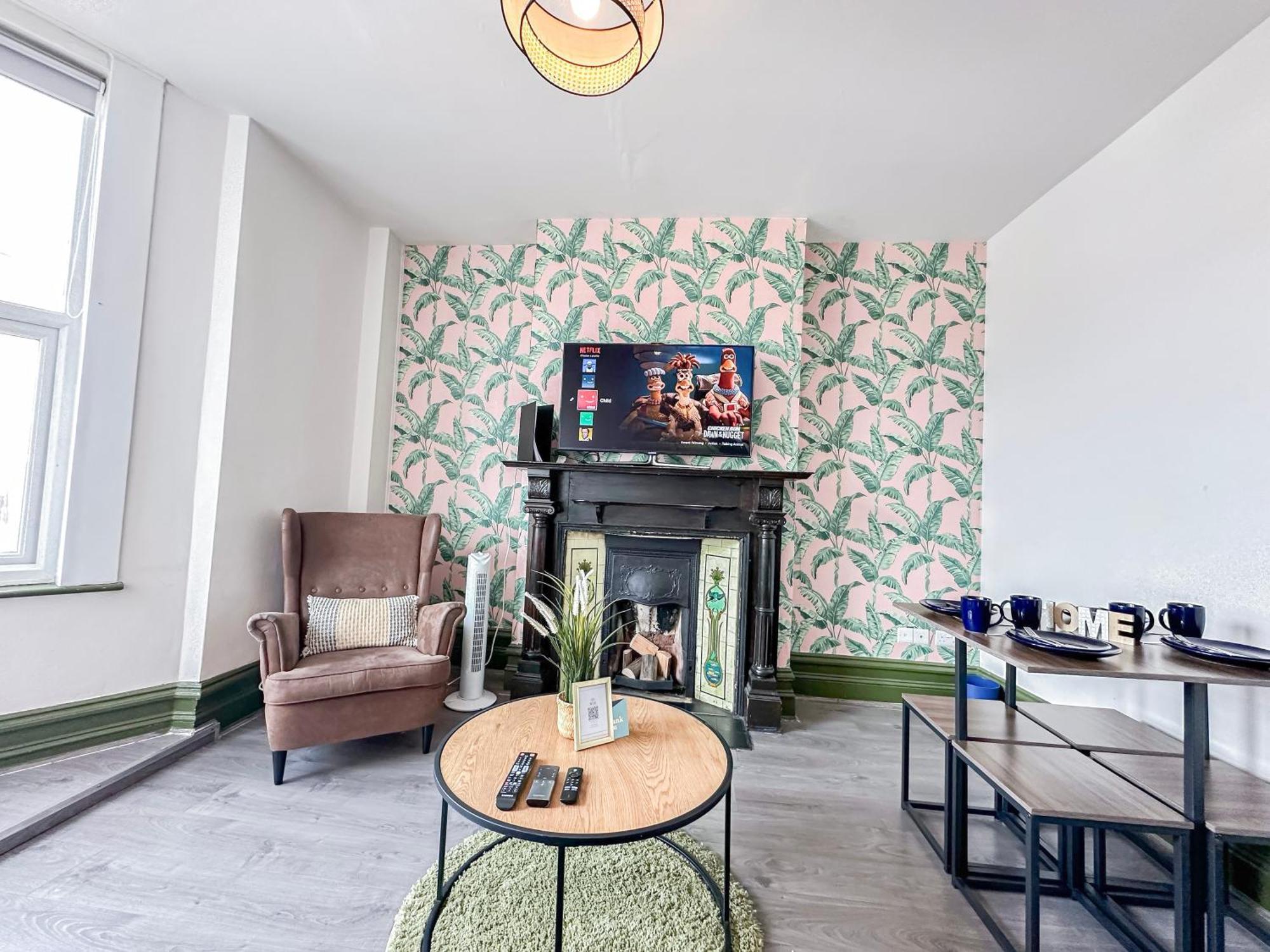 Apartment 2 Bedroom Flat With Indoor Fireplace In Shepherds Bush, Near White