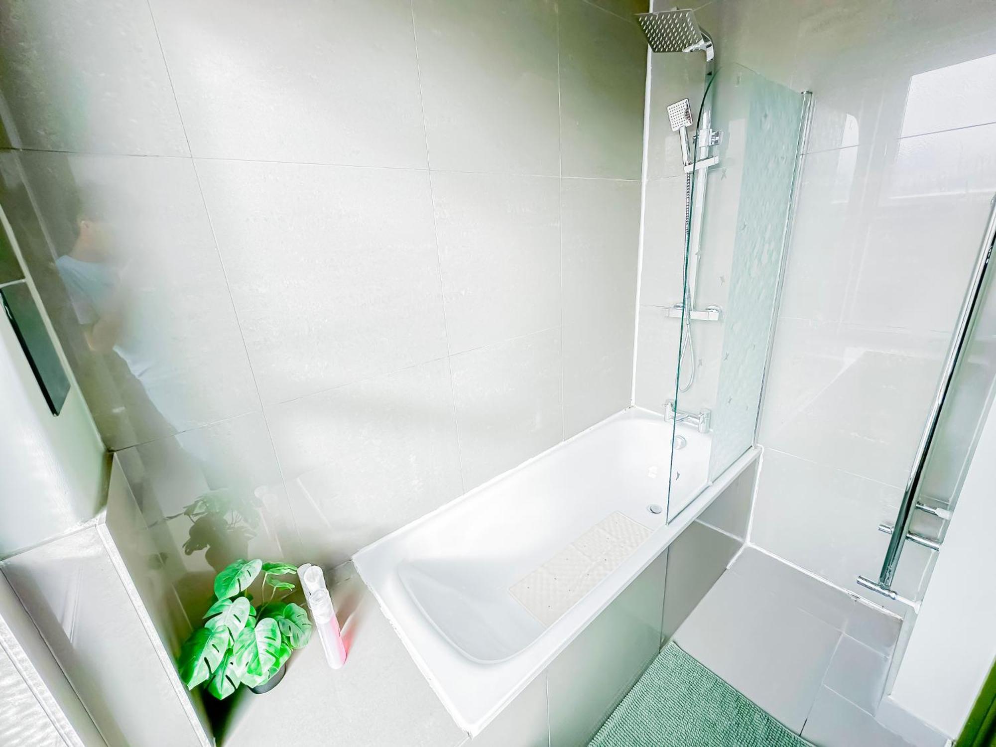 Apartment 2 Bedroom Flat With Indoor Fireplace In Shepherds Bush, Near White London
